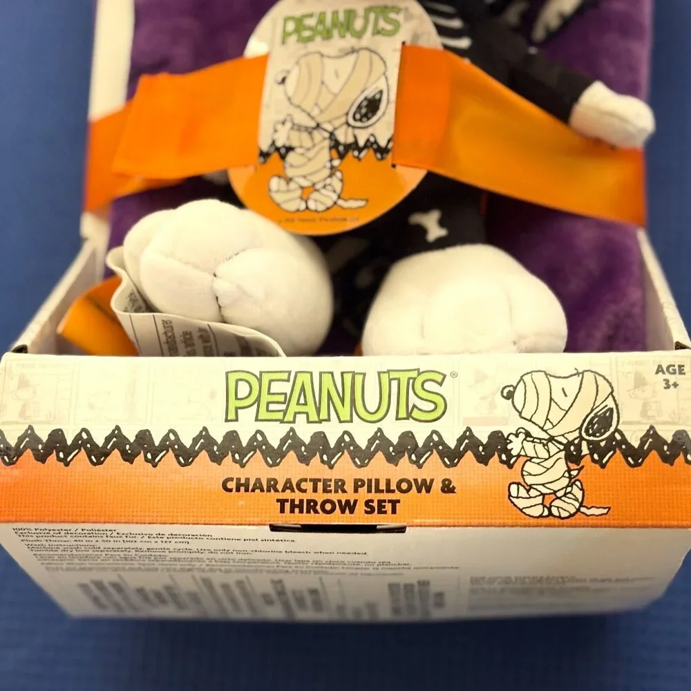Peanuts Spooky Snoopy Pillow & 40